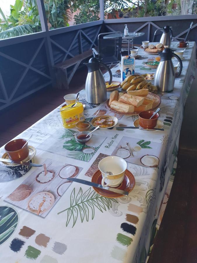 Chez Le Facteur De Mafate Hotel Ла Посесион Екстериор снимка